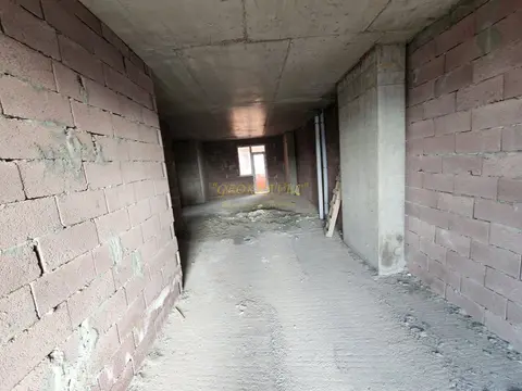 Квартира в центральном районе города Батуми в состоянии черный каркас.
