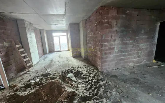 Квартира в центральном районе города Батуми в состоянии черный каркас.