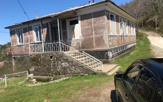Частный дом с шикарным видом на море и город Батуми в тихом месте в Махинджаури.