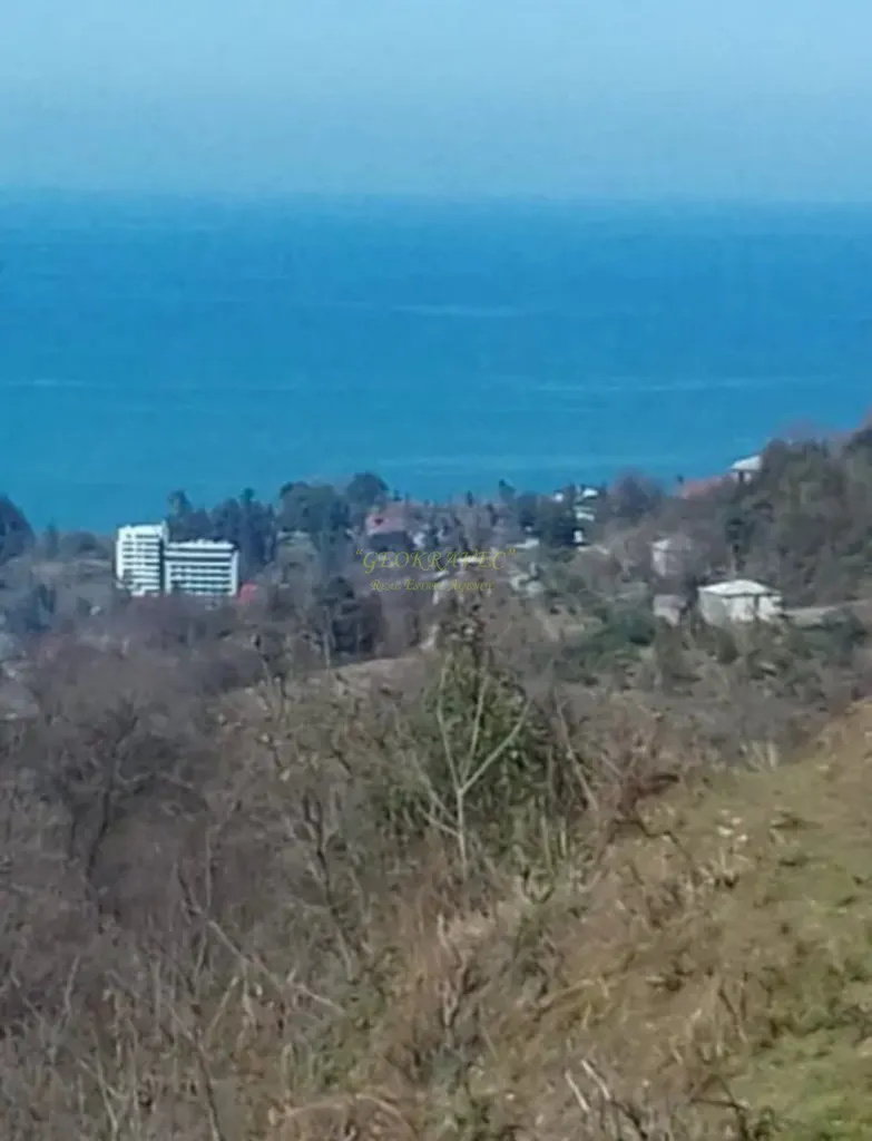 Земельный участок в поселке  Махинджаури, на берегу Черного моря.
