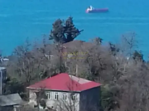 Земельный участок в поселке  Махинджаури, на берегу Черного моря.