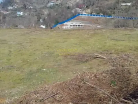 Земельный участок в поселке  Махинджаури, на берегу Черного моря.