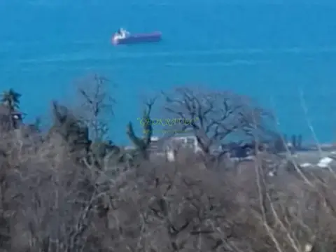 Земельный участок в поселке  Махинджаури, на берегу Черного моря.