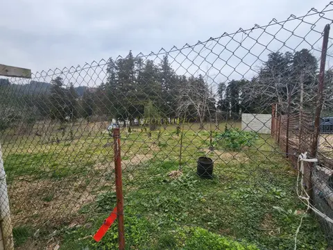 Продается земельный участок в тихом месте.