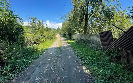 Земельный участок в 200 метрах от моря.