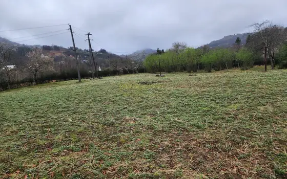 Земельный участок на берегу реки.