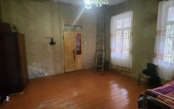 Дом с участком земли в Кобулети.