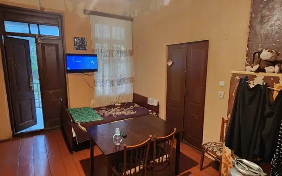 Дом с участком земли в Кобулети.