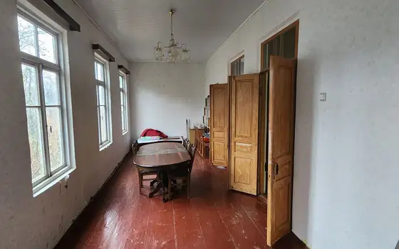 Дом с участком земли в Кобулети.