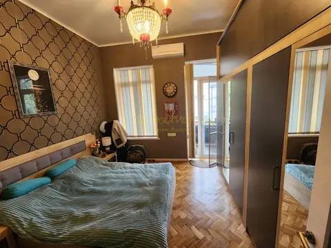 Четырехкомнатная квартира в центре старого Батуми.