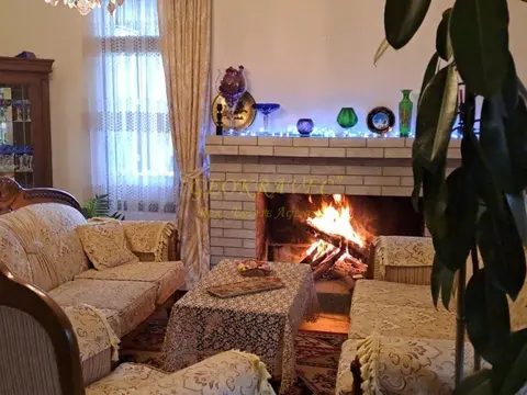 собственный дом с участком земли.