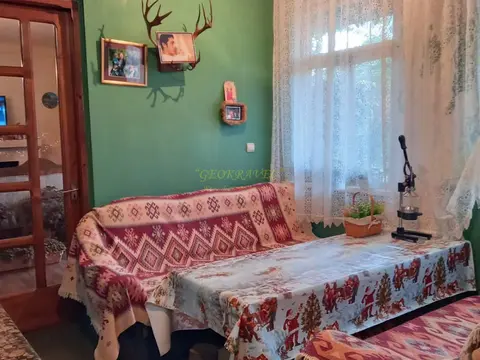 собственный дом с участком земли.