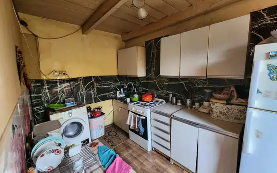 Срочно продается дом с участком земли в Букнари.