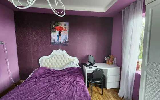 Срочно продается дом с участком земли в Букнари.