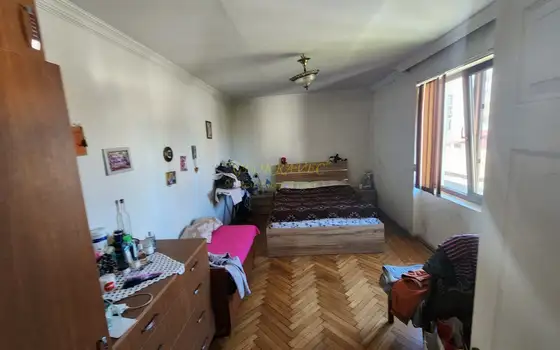 Трехкомнатная квартира на улице Меликишвили в Батуми.
