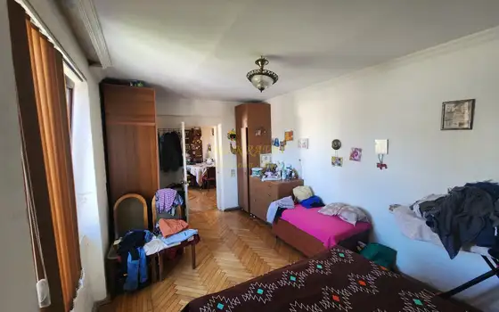 Трехкомнатная квартира на улице Меликишвили в Батуми.