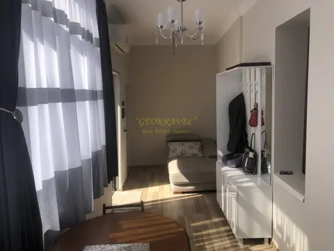 Продается квартира в старом Батуми, выгодно для комерции. Грузия.