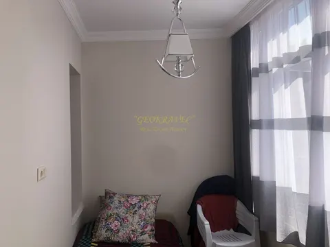 Продается квартира в старом Батуми, выгодно для комерции. Грузия.