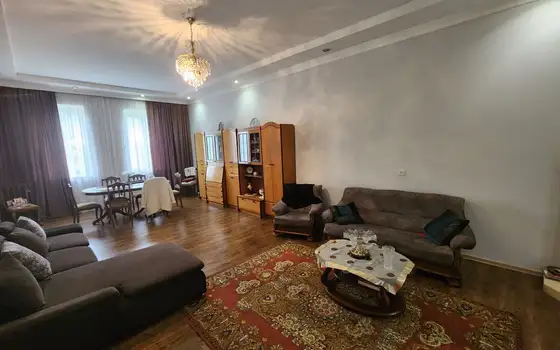 Двухэтажный частный дом с участком земли.