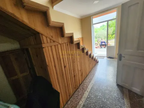 Двухэтажный частный дом с участком земли.