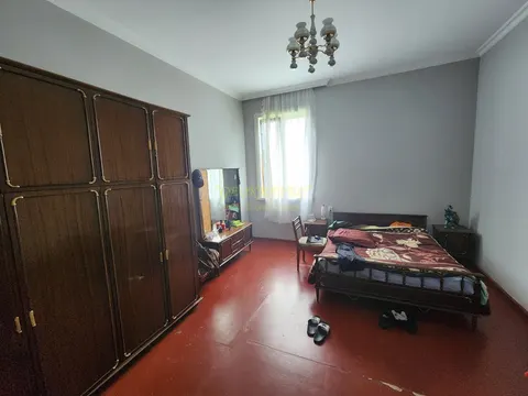 Двухэтажный частный дом с участком земли.