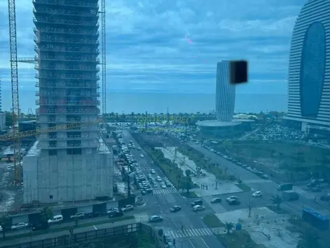 Трехкомнатная квартира у моря на проспекте Жиули Шартава.