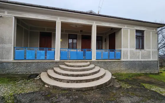 Собственный дом с участком земли.