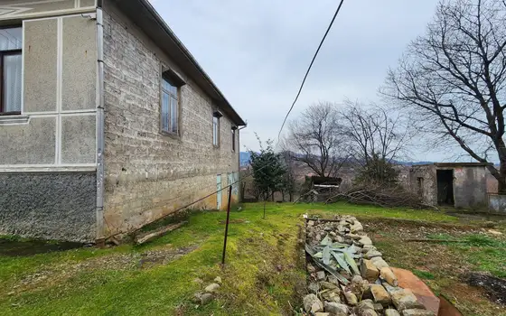Собственный дом с участком земли.