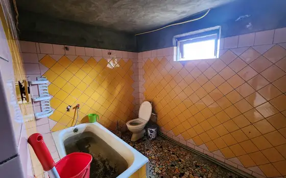 Двухэтажный частный дом с участком земли.
