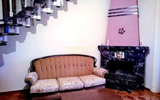 Продается восьмикомнатная квартира в центре Батуми.