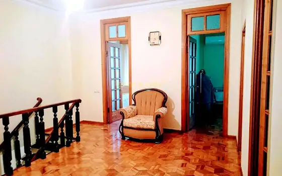 Продается восьмикомнатная квартира в центре Батуми.