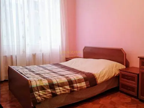 Продается восьмикомнатная квартира в центре Батуми.