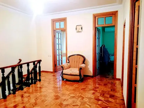 Продается восьмикомнатная квартира в центре Батуми.