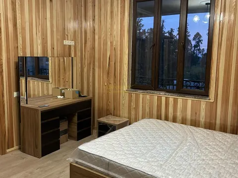 Продается частный дом с коммерческими помещениями.