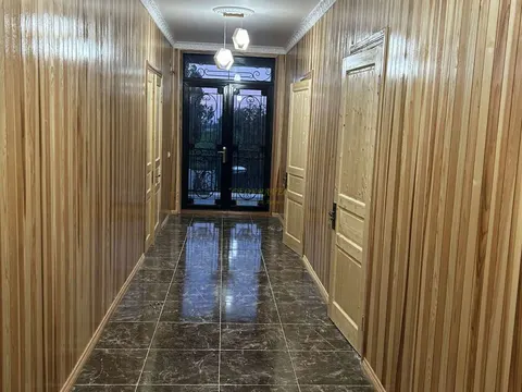 Продается частный дом с коммерческими помещениями.