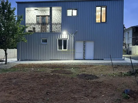Продается частный дом с коммерческими помещениями.