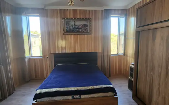 Продается частный дом с коммерческими помещениями.