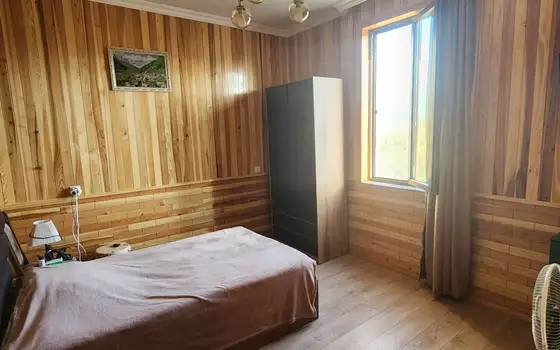 Продается частный дом с коммерческими помещениями.