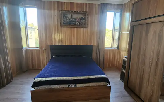 Продается частный дом с коммерческими помещениями.