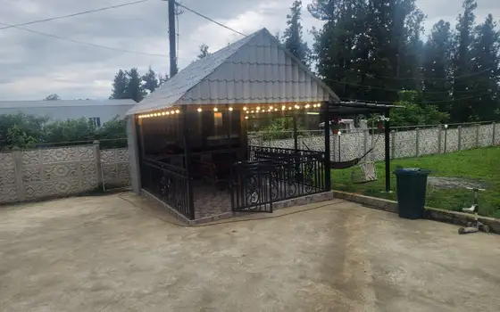 Продается частный дом с коммерческими помещениями.