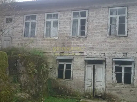 Собственный дом в 1,7 км от моря.