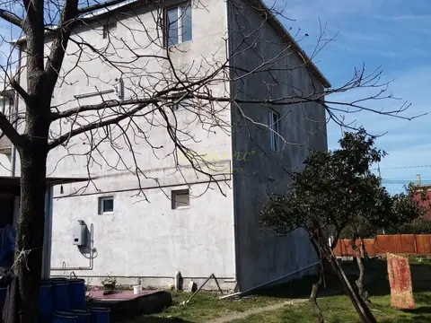 Собственный дом в 1 км от моря.