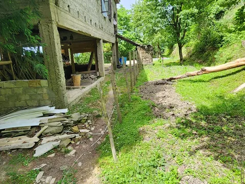 Вдали от цивилизации на природе.