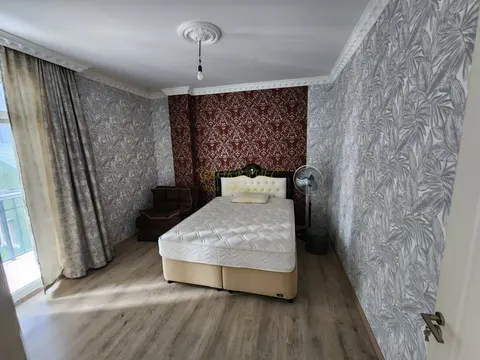 Сдается квартира на год.