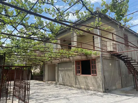 Срочная продажа загородного дома с участком в Сагурамо, Мцхетский р-н. - სურათი 1