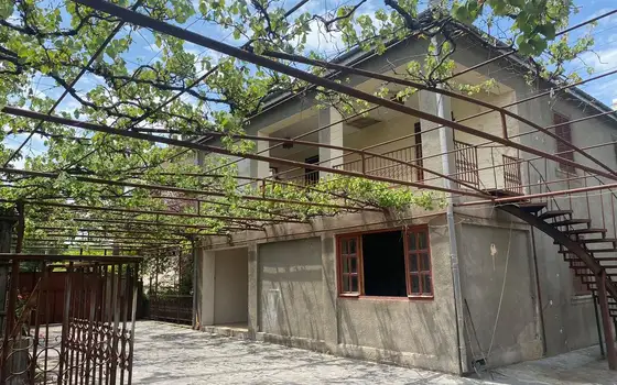 Срочная продажа загородного дома с участком в Сагурамо, Мцхетский р-н. - სურათი 1