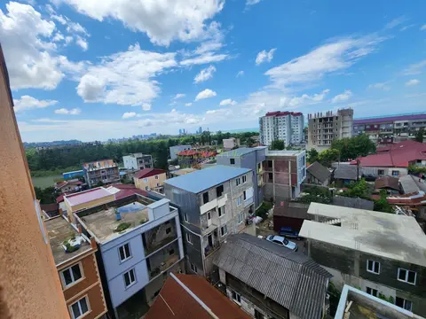 Продается квартира в километре от моря.