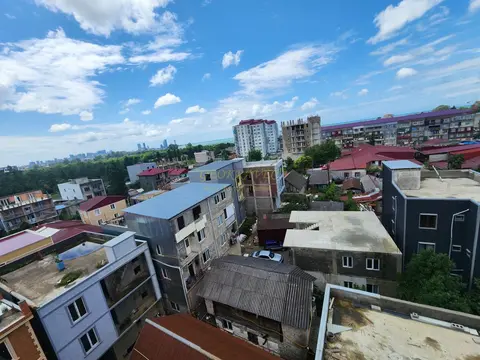 Продается квартира в километре от моря.