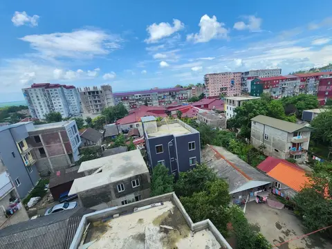 Продается квартира в километре от моря.