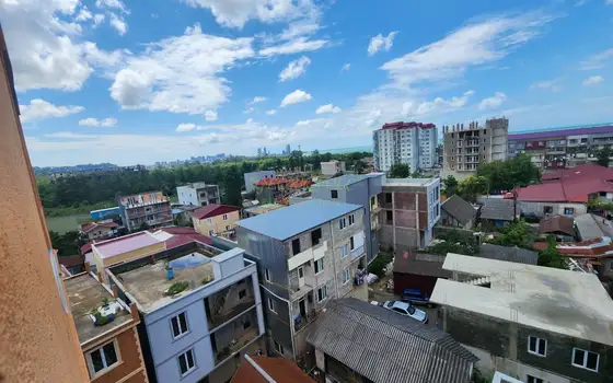 Продается квартира в километре от моря.